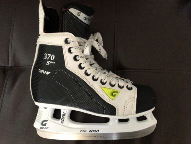 Graf Supra 370 Hockey Skates Size 4.5N