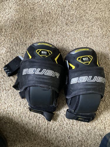 Bauer Supreme knee guards