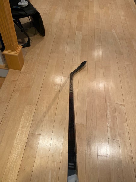 Senior Right Handed Pro Stock Supreme 2S Pro Hockey Stick