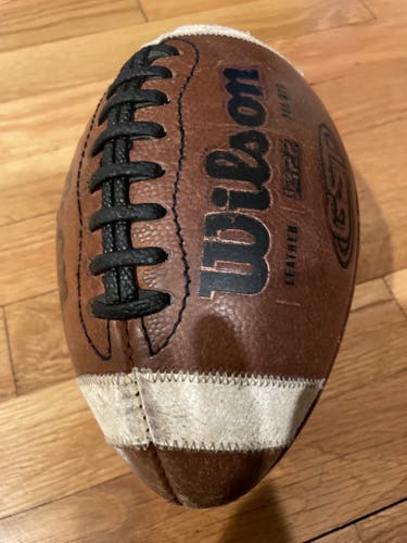 Wilson K2 Pee Wee football 1322