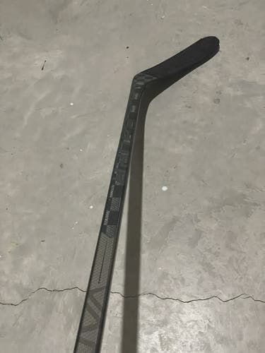 Senior Right Handed Toe Pattern Vapor Hyperlite Hockey Stick