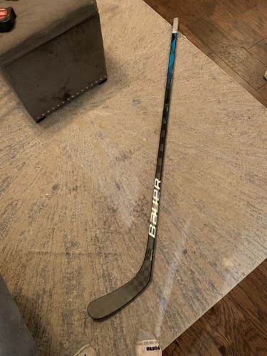 Senior Right Handed Mid Pattern Pro Stock Nexus Geo Hockey Stick