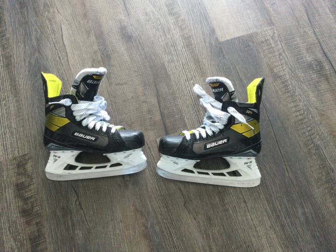 Bauer Supreme 3S Skates Size 5 w/super feet