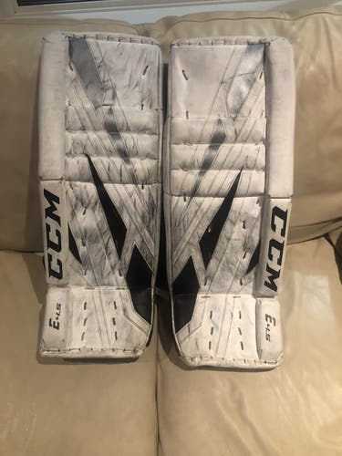 26" CCM Extreme Flex E4.5 Goalie Leg Pads