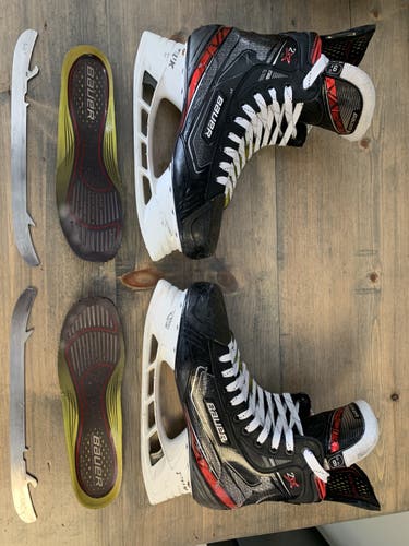 Senior Bauer Regular Width  Size 9.5 Vapor 2X Hockey Skates
