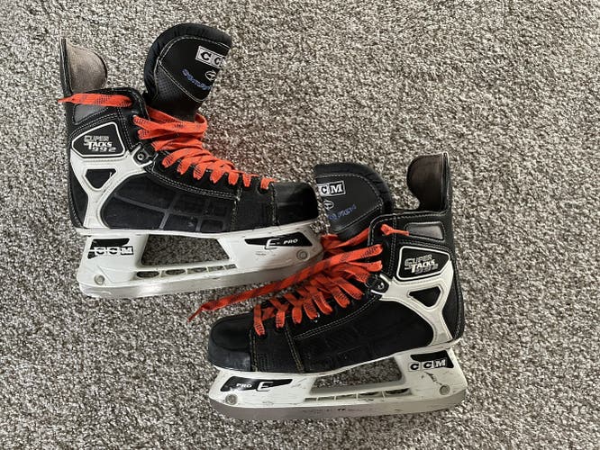 Senior CCM Regular Width Size 8.5 Super Tacks Hockey Skates