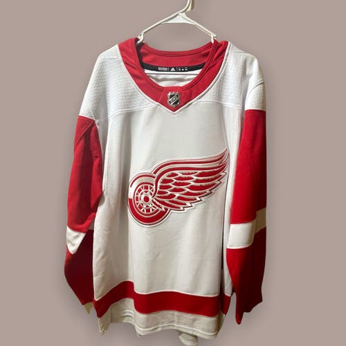 Detroit Red Wings Away Jersey Size 54 New with Tags