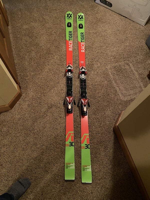 Used Unisex 2018 Volkl Racing Racetiger GS Skis With Bindings Max Din 16