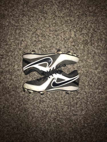 NIKE CLEATS SIZE 11
