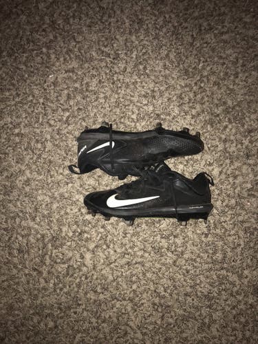 NIKE CLEATS SIZE 9.5