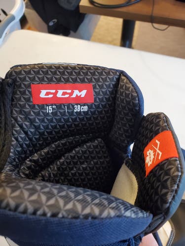 15" Navy | Like New CCM JetSpeed FT4 Gloves