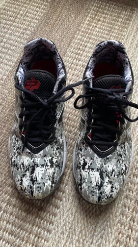 Gray Youth Unisex Used Size 6.5 (Women's 7.5) New Balance Shoes