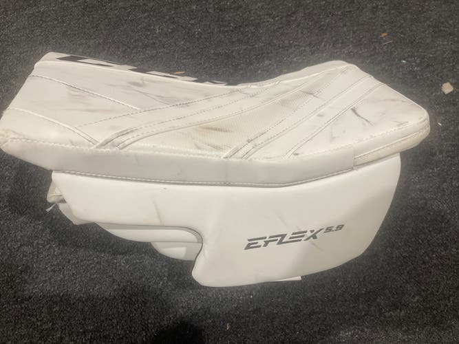 Used Regular Senior CCM Extreme Flex 5.9 Blocker