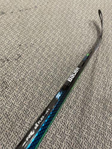 Bauer Nexus Geo P28 curve 65 flex right hand stick