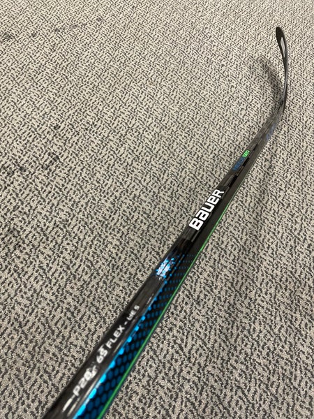 Bauer Nexus Geo P28 curve 65 flex right hand stick