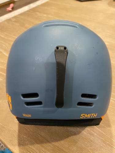 Unisex Used Medium Smith Maze Helmet