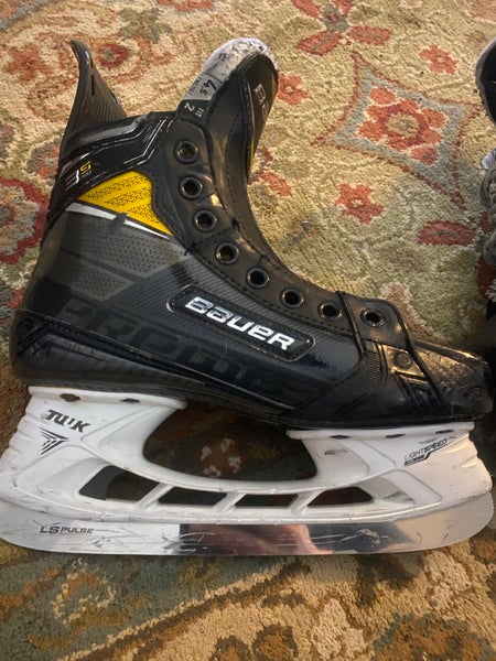 Junior Used Bauer Supreme 3S Pro Hockey Skates Size 4.5