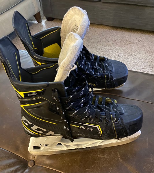 Senior CCM Regular Width Size 9 Super tacks 9380 Hockey Skates