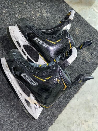 Senior Bauer Regular Width  Size 8 Supreme 2S Pro Hockey Skates