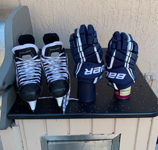 Junior Bauer Supreme 160 Regular Width Size 5.5 Hockey Skates With Gloves