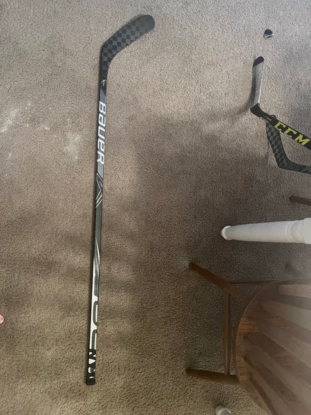 Right Handed Vapor ADV Hockey Stick Dressed As Flylite (crack In Blade)