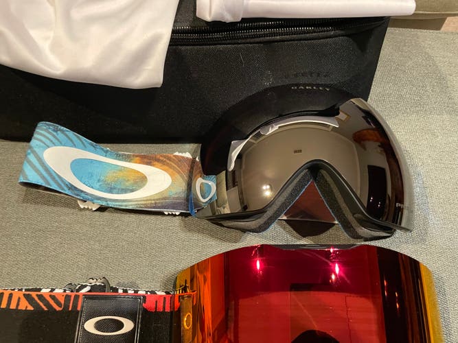 Special Edition Oakley Flight deck L - Prizm Snow Sapphire Iridium