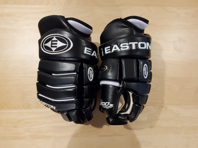 Easton Synergy 800 Gloves - 15"