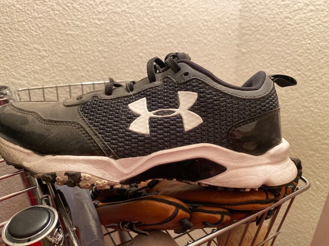 Black Men's Size 8.0 (Women's 9.0) Under Armour Shoes