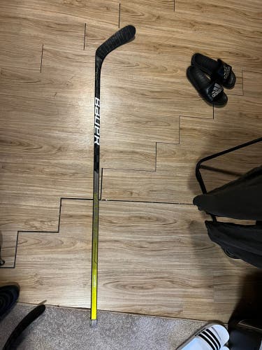 Senior Right Handed Toe Pattern Pro Stock Vapor Hyperlite Hockey Stick