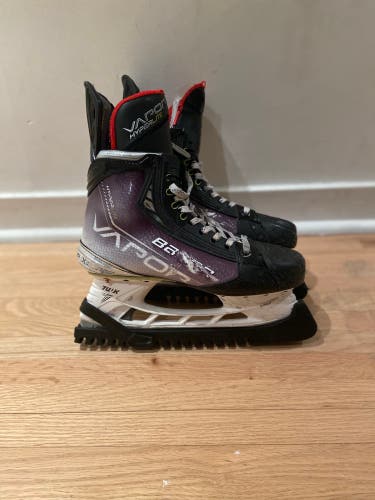 Senior Bauer   Size 6.5 Vapor Hyperlite Hockey Skates