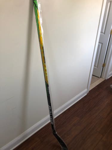 New Senior Left Hand Bauer Supreme UltraSonic Hockey Stick P-28 77 flex