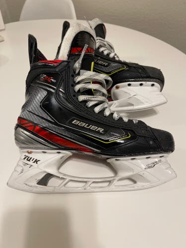 Senior Bauer Regular Width  Size 8 Vapor 2X Pro Hockey Skates