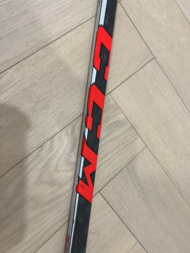 CCM Jetspeed FT4 Team LEFT senior P28 Curve 75 Flex With Buttendz Grip