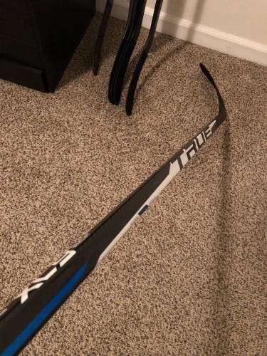 Intermediate Right Handed Mid Pattern  XC9 ACF Hockey Stick
