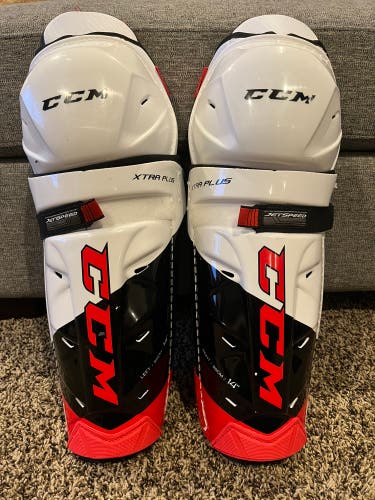 CCM Jet speed FT485 Shin Pads