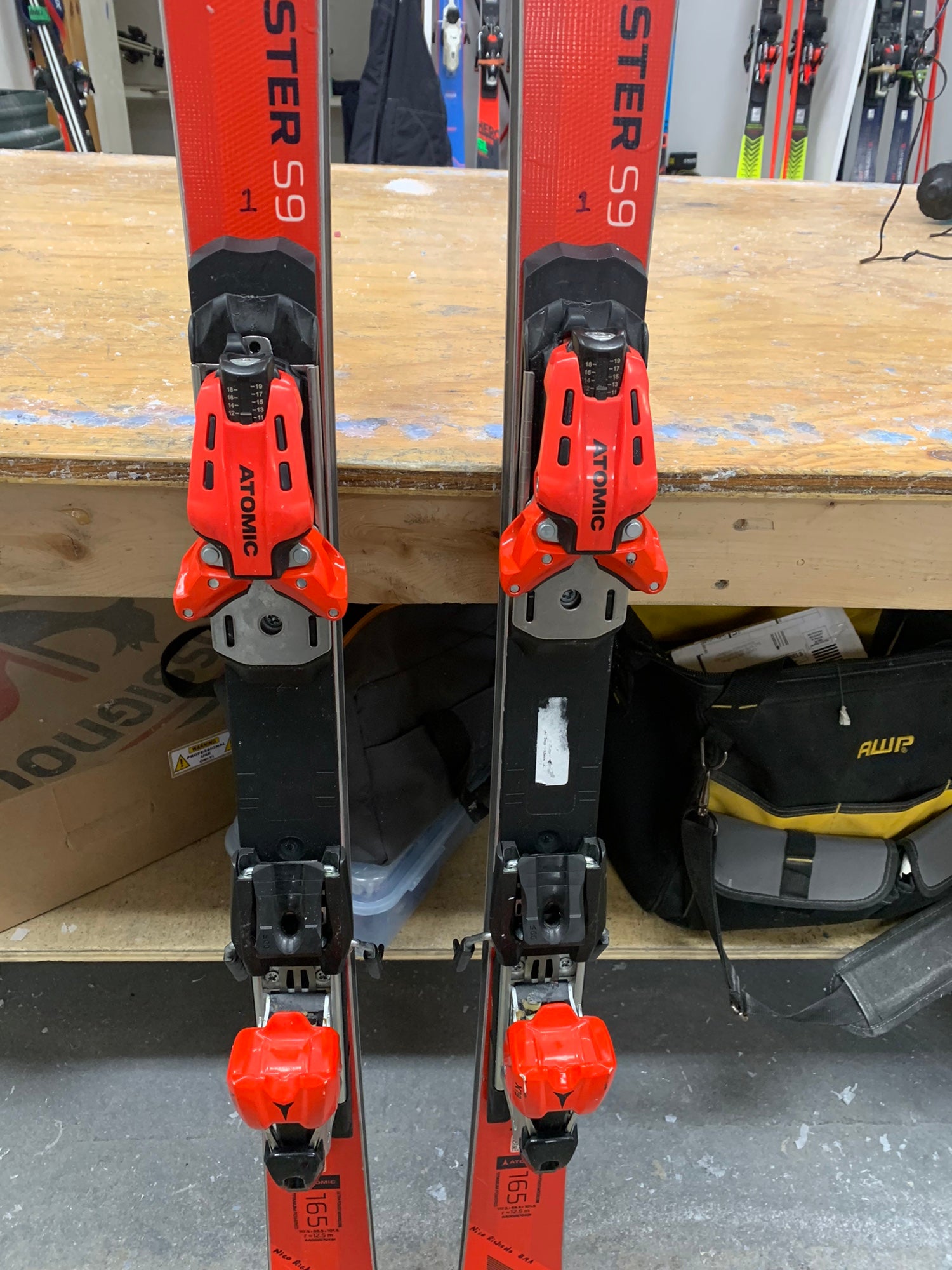 ATOMIC REDSTER TR　165cm Atomic Redster TR 2018 Ski Review - InTheSnow