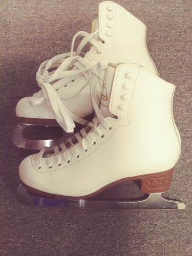 Used Jackson 1490 Figure Skates Size 5.5C