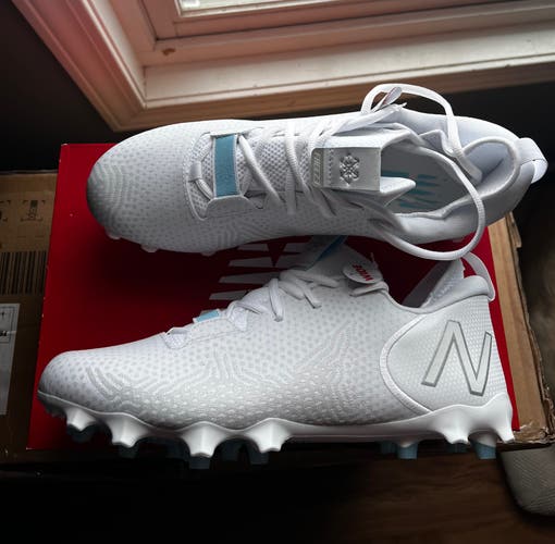 White Adult Size 11.5 (Women's 12.5) Low Cut Freeze