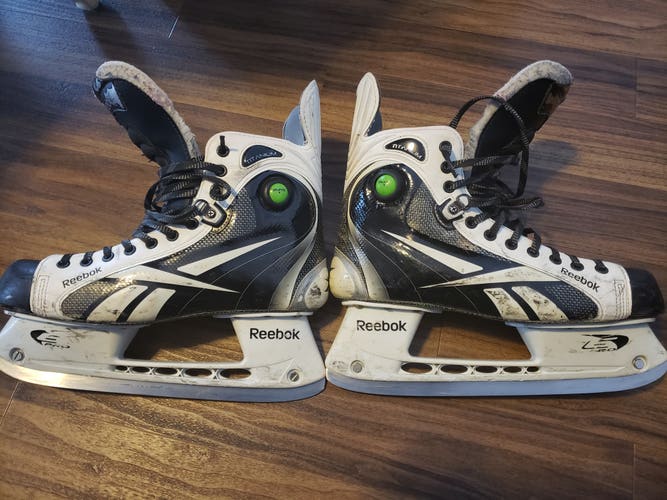 Senior Used Reebok Titanium pump Hockey Skates Wide Width Size 10.5