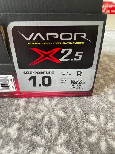 Junior New Bauer Vapor X2.5 Hockey Skates Regular Width Size 1