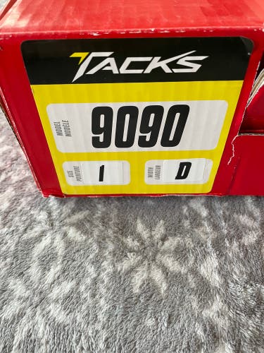 Junior New CCM Tacks 9090 Hockey Skates Regular Width Size 1
