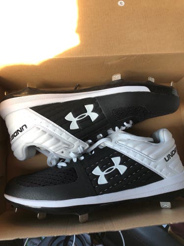 New Under Armour yard low metal Baseball cleats size 9.5