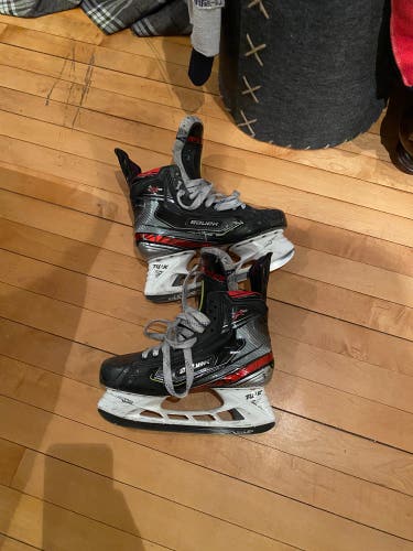 2x Pro Size 9.5 Fit 2 Senior Bauer Regular Width  Size 9.5 Vapor 2X Pro Hockey Skates