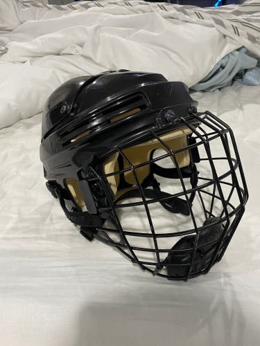 Used Medium Bauer  4500 Helmet