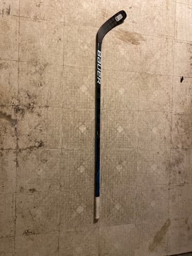 Intermediate Right Handed Mid Pattern Nexus Geo Hockey Stick
