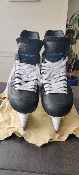 Senior Used True Pro Custom Hockey Skates Regular Width Size 9.5