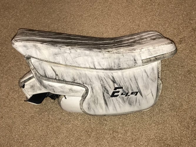 CCM E4.9 Hockey Goalie Blocker