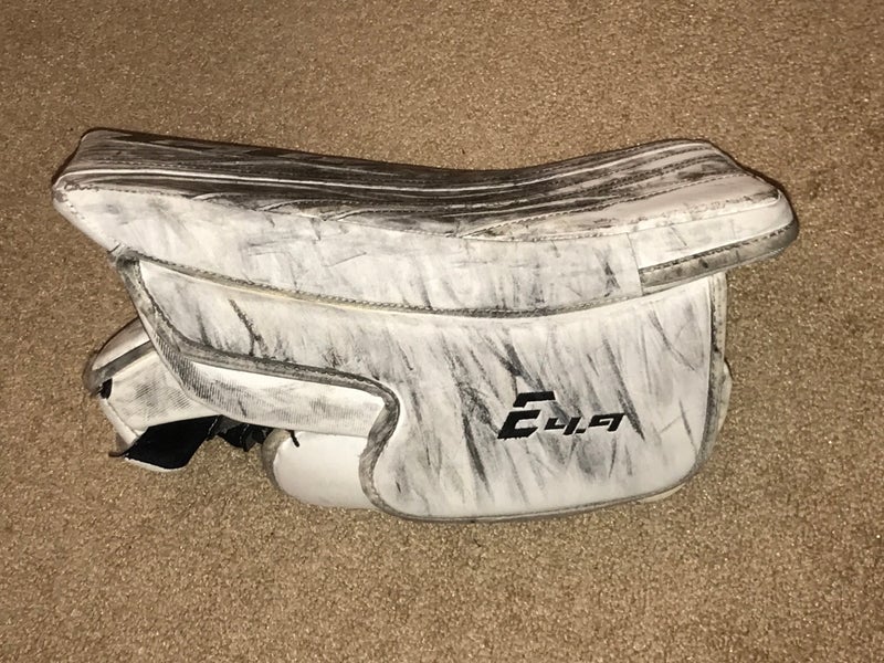 CCM E4.9 Hockey Goalie Blocker