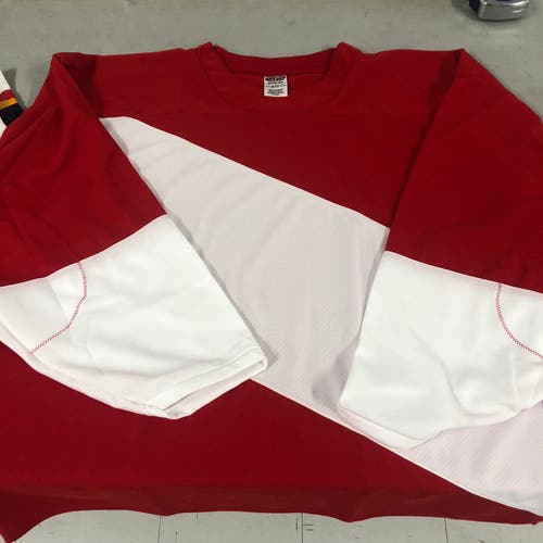 NEW Red w/white stripe mens XL hockey jersey