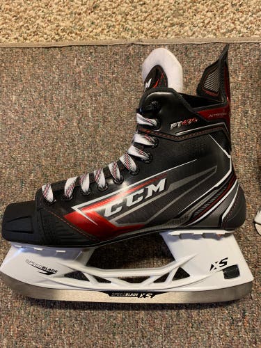 Senior CCM Regular Width  Size 8 JetSpeed FT470 Hockey Skates